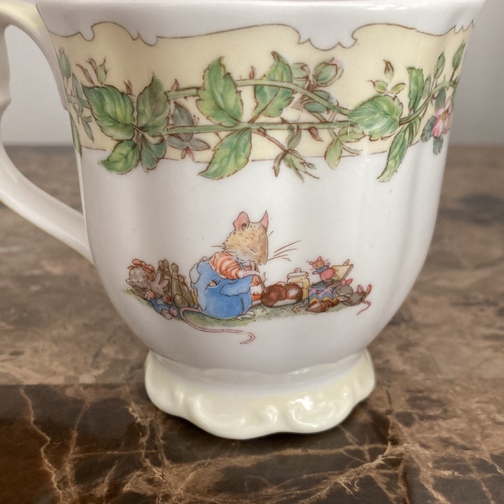 SPRING Brambly Hedge Beaker Mug Coffee or Tea Cup Bone China England - Vintage - Picture 6 of 8
